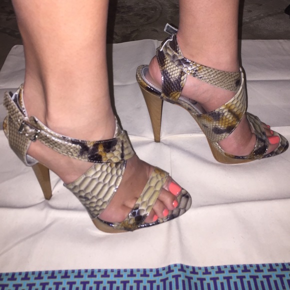 Heels - Picture 2 of 3