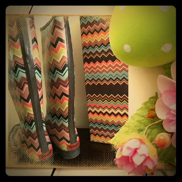 Mossoni chevron print rainboats for target