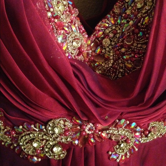 Cache Beaded Evening Gown or Prom Dress. - Picture 3 of 4