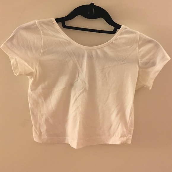 White crop tee