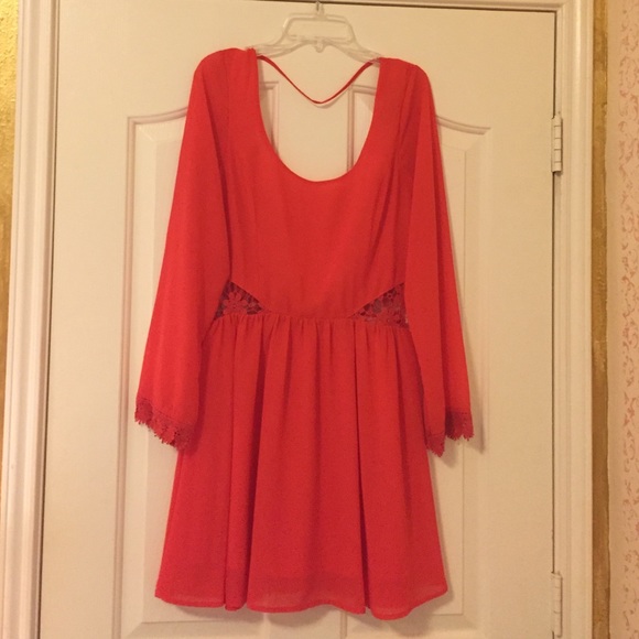 Scarlet long sleeve backless dress