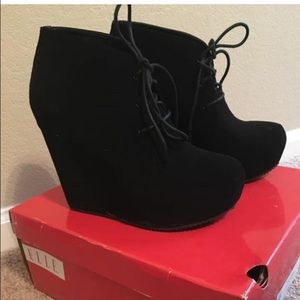 Elle booties