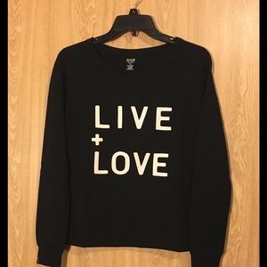 Graphic Long sleeve sweater.