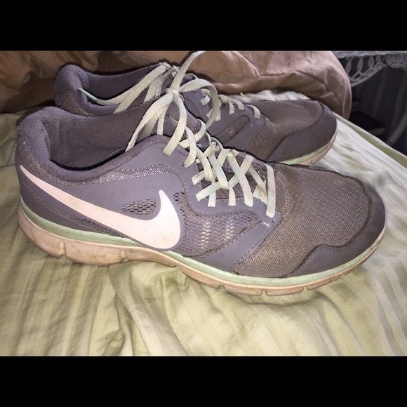 Nike - Picture 2 of 4