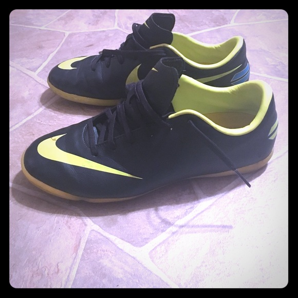 Indoor soccer Nike mens shoes