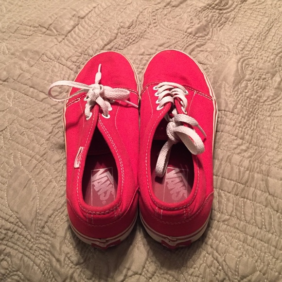A little worn in pair of red VANS - Picture 2 of 3