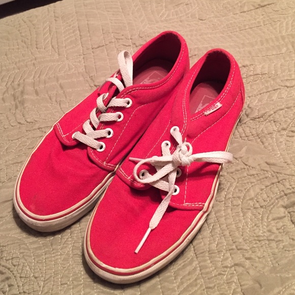 A little worn in pair of red VANS - Picture 3 of 3