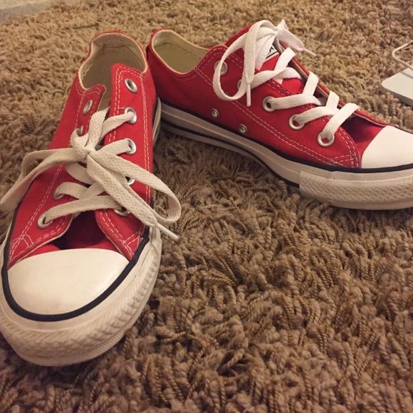Red low top converse - Picture 3 of 4