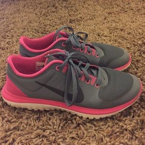 Womens Nike free runs!