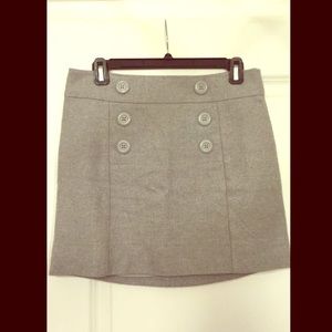 Grey mid-thigh winter skirt