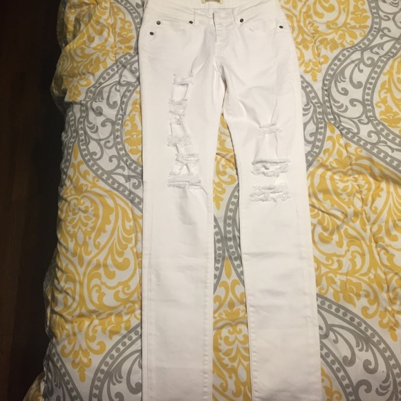 White distressed skinny jeans! NWOT!