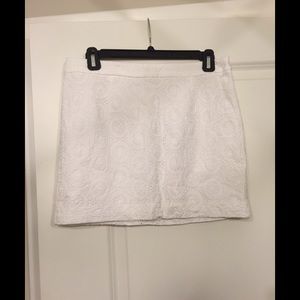 White mid-thigh, textured skirt