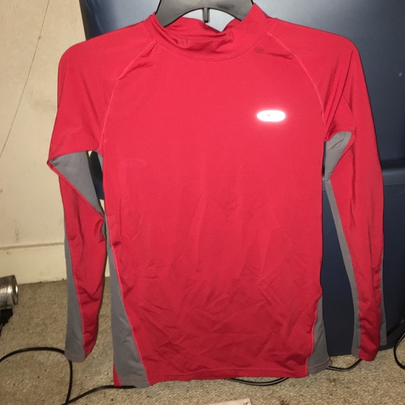 Long sleeve athletic shirt