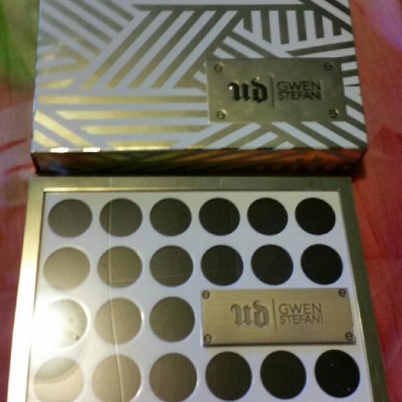 ☆SOLD☆Urban Decay Gwen Stefani Palette