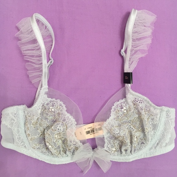 Brand New Victoria's Secret Rare Lace Brallette 😍