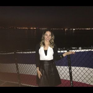 Meet your Posher, Camila