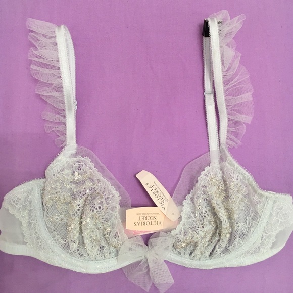 Brand New Victoria's Secret Rare Lace Brallette 😍