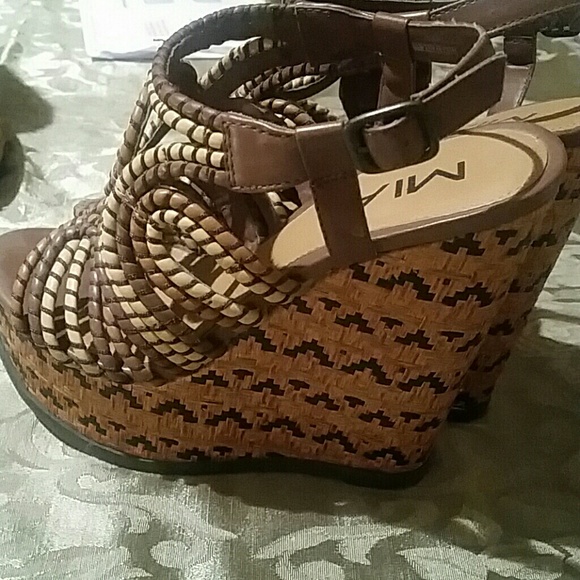 Shoes - Picture 2 of 3