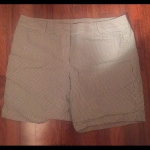 Ann Taylor shorts sz18