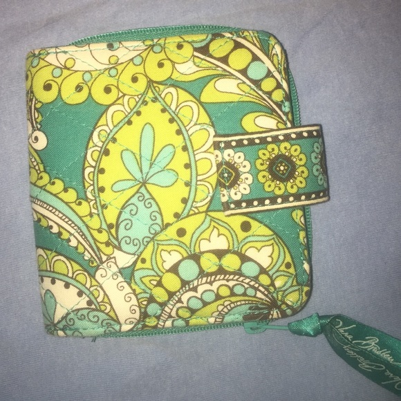 Almost new Vera Bradley wallet 😍