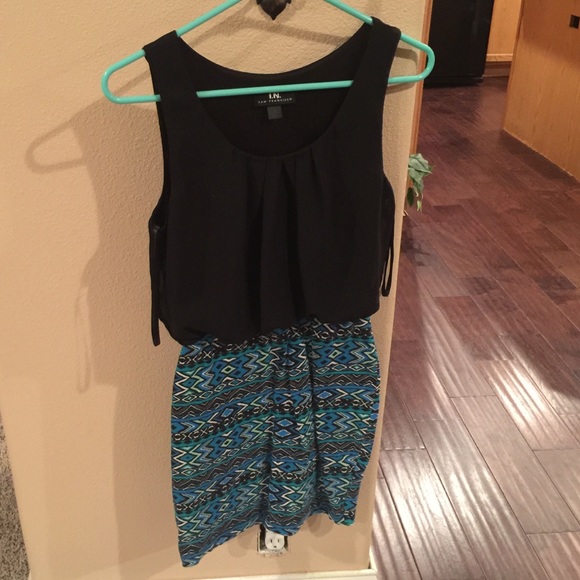Short dress half black half blue designed
