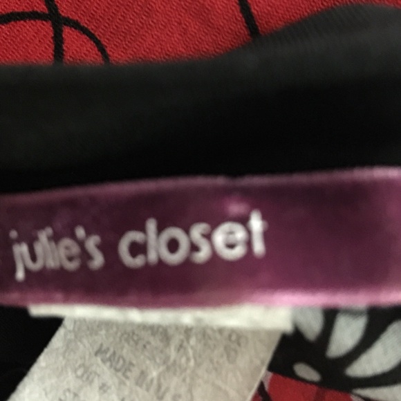 SOLD Boutique Flower medallion blouse - Picture 2 of 2