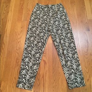 Super cute black and white great fitting pant💕💕