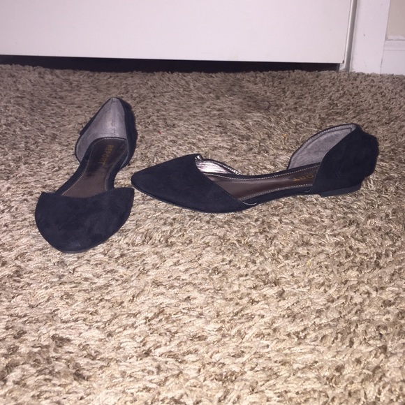 Black Pointy Flats