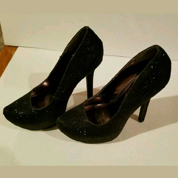 High Heels - Picture 3 of 3