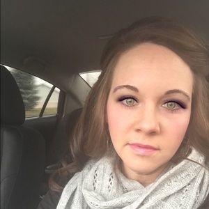 Meet your Posher, Crystal