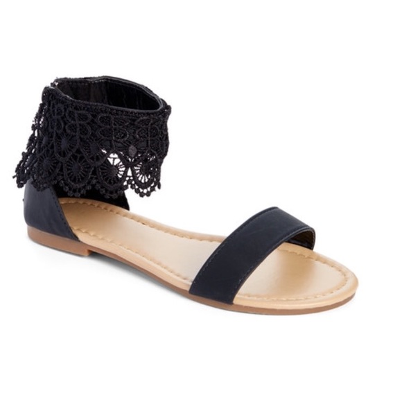 Strappy black sandal w/ lace