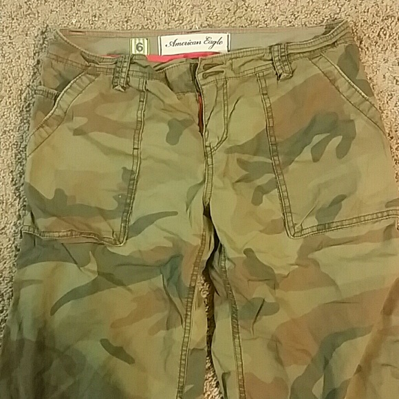 Adorable camo American Eagle capris