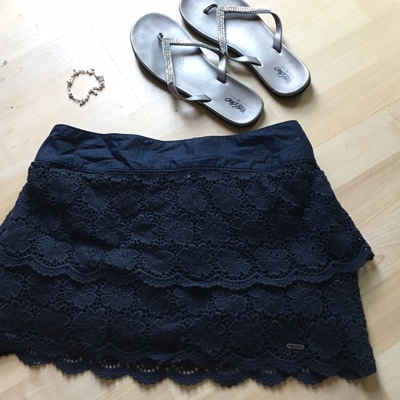 Hollister Lace mini skirt - Picture 1 of 4