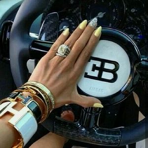 Meet your Posher, Nadia