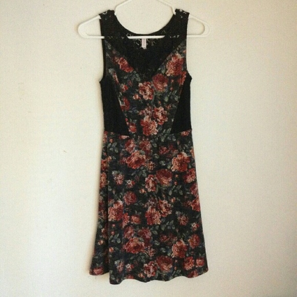 Xhilaration Dresses & Skirts - Rose Print Dress