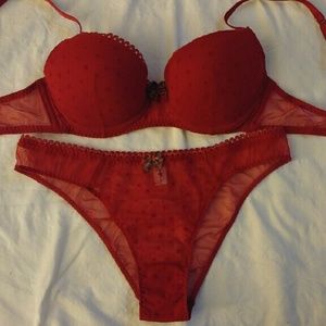 Intimissimi Red Lingerie Set