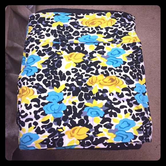 Floral spotted skirt!!! - Picture 1 of 1