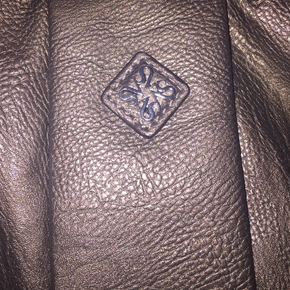 Vera Wang Grey Medium Hand Purse - Picture 3 of 3