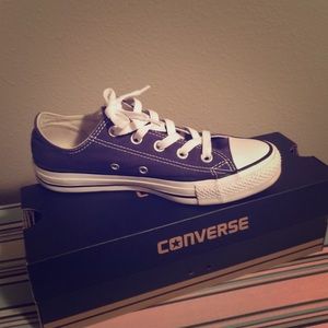 Navy Converse!