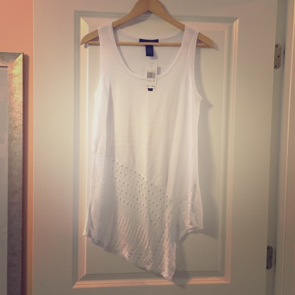 Sleeveless white top ⛵️