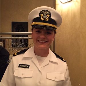 Meet your Posher, Laura