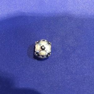 Pandora daisy black and white enamel