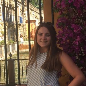 Meet your Posher, Caitlin