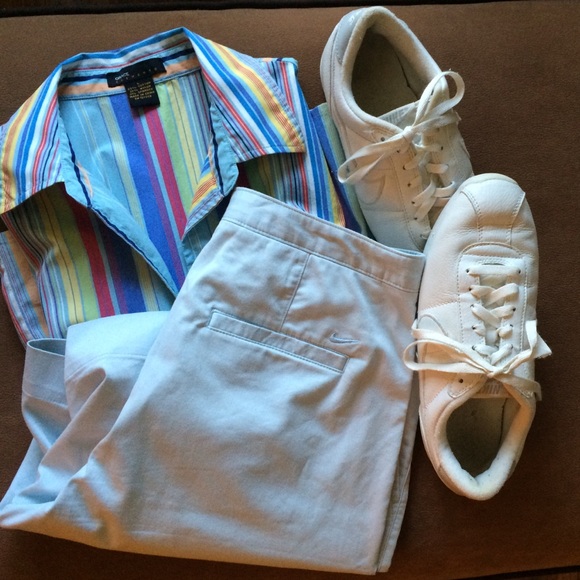Donated Nike Dri Fit women's golf shorts - Picture 2 of 4