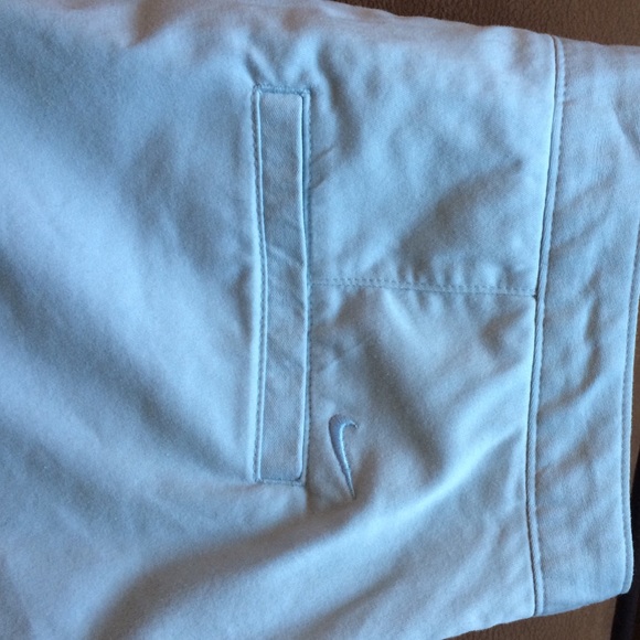 Donated Nike Dri Fit women's golf shorts - Picture 4 of 4