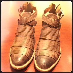 Qupid Stacked-strap Belted Ankle Booties