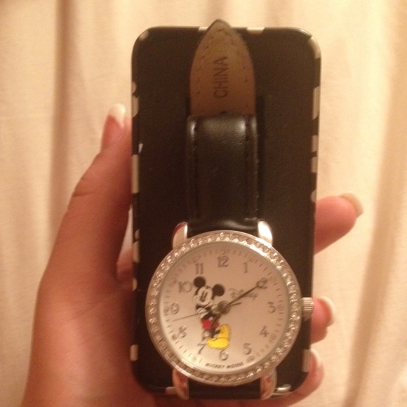 Watch - Picture 2 of 4