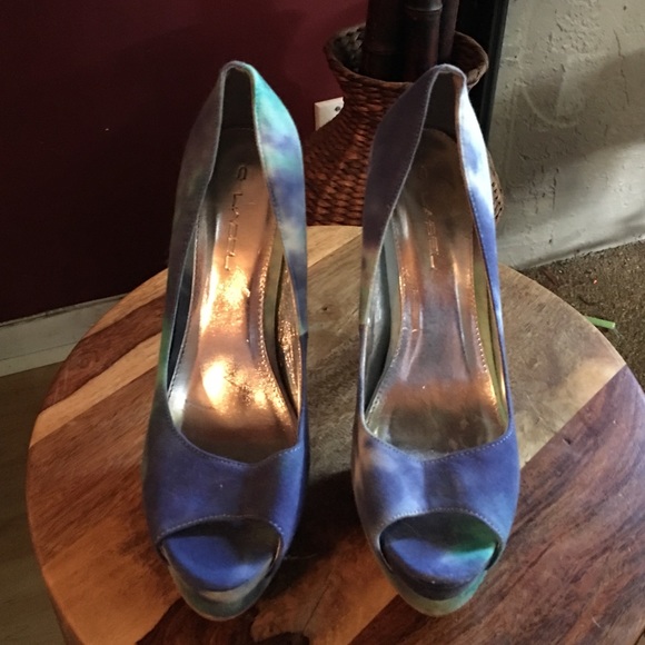 High Heels - Picture 3 of 4