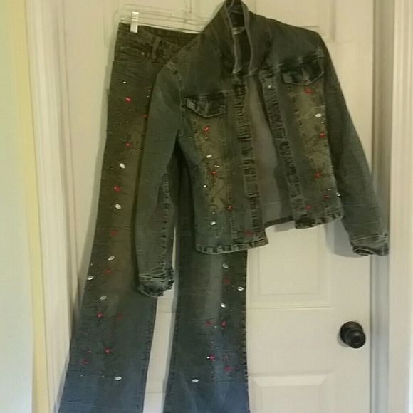 Beautiful 2-piece blue jean studded outfit