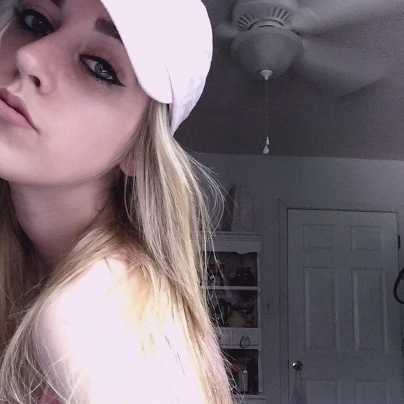 Meet your posher - Picture 3 of 4